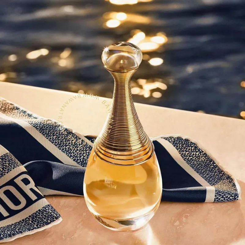 خرید ادکلن جادور دیور – رایحه لطیف و گلی