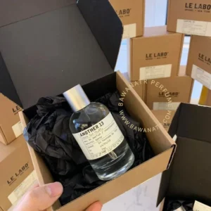 خرید له لابو سانتال 33 – رایحه‌ای چرمی و مینیمال